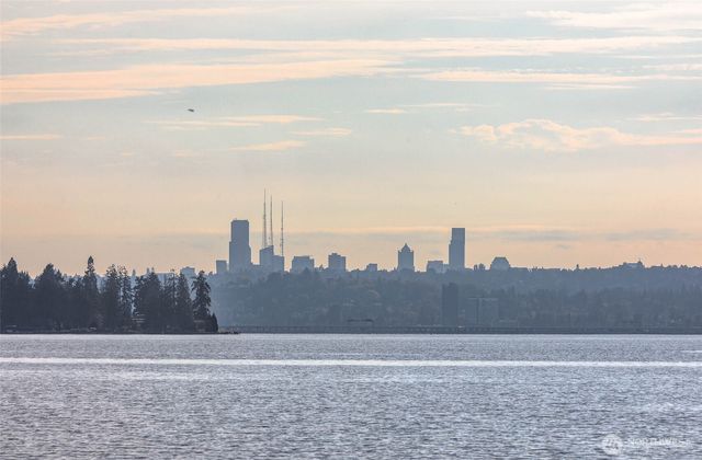 6209 Lake Washington Blvd NE, Kirkland, WA 98033