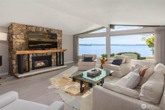 6209 Lake Washington Blvd NE, Kirkland, WA 98033