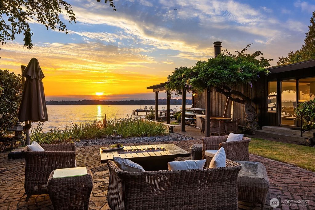 6209 Lake Washington Blvd NE, Kirkland, WA 98033