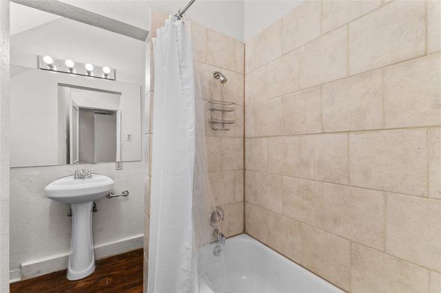 2511 Whitney Street A, Houston, TX 77006