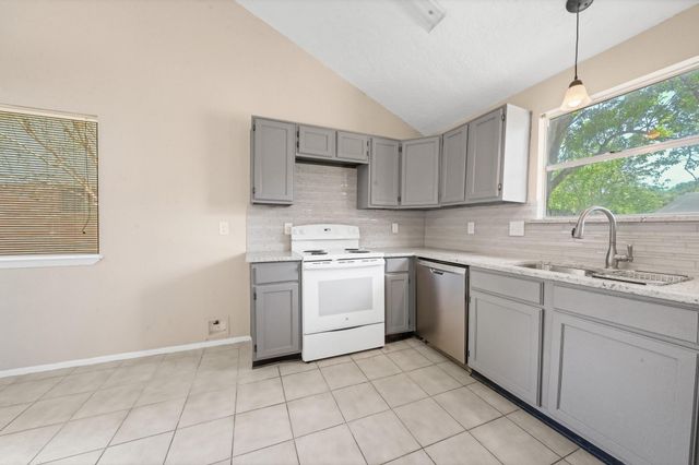 710 Old Colony Drive, Richmond, TX 77406