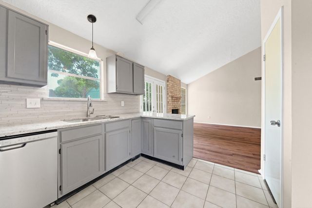 710 Old Colony Drive, Richmond, TX 77406