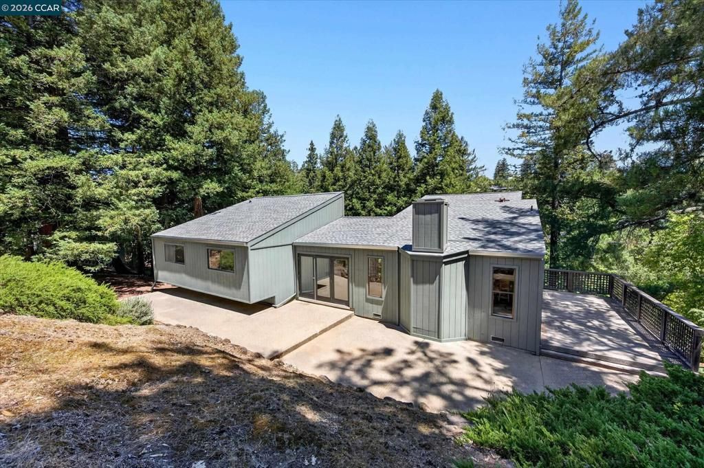 Image 1 of property listing at 53 Sleepy Hollow Ln, Orinda, CA 94563