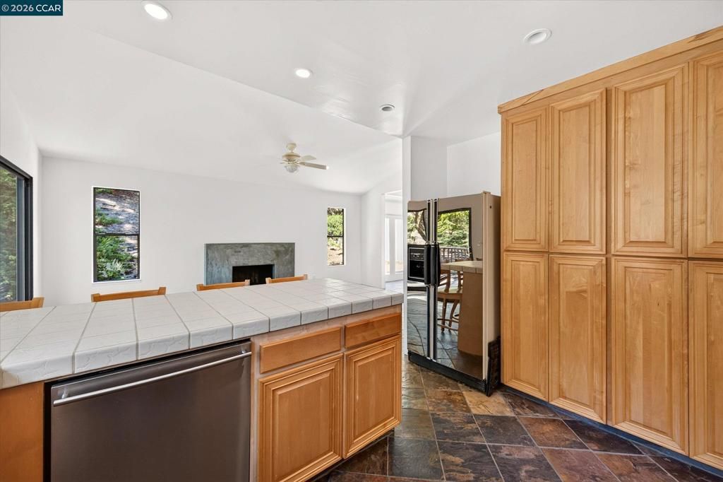 Image 13 of property listing at 53 Sleepy Hollow Ln, Orinda, CA 94563