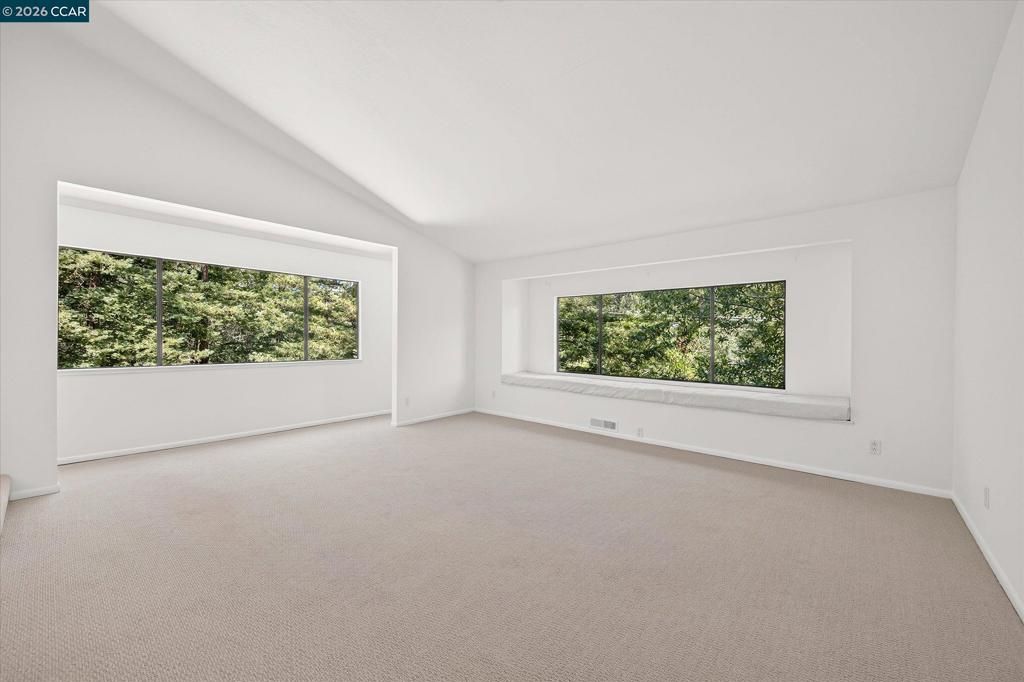 Image 17 of property listing at 53 Sleepy Hollow Ln, Orinda, CA 94563