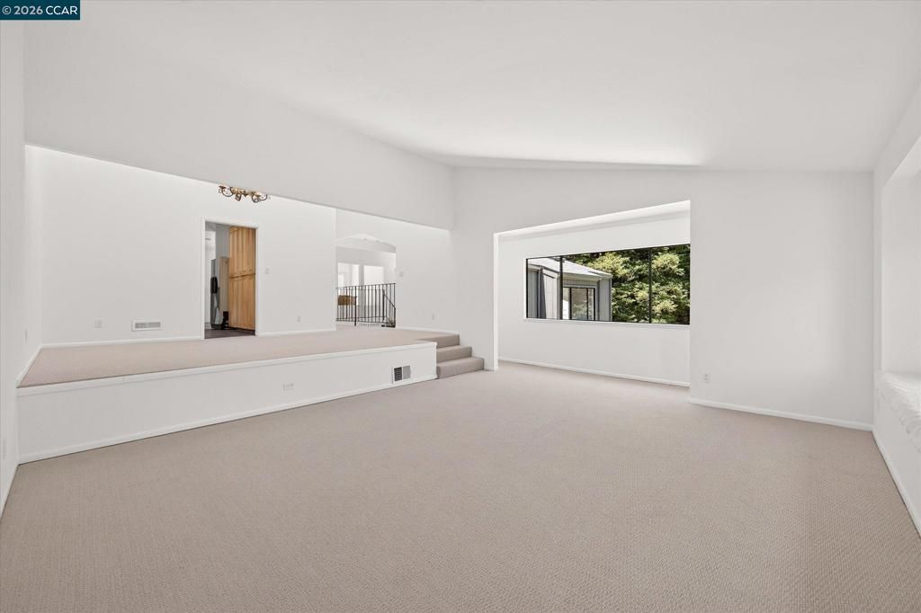 Image 18 of property listing at 53 Sleepy Hollow Ln, Orinda, CA 94563