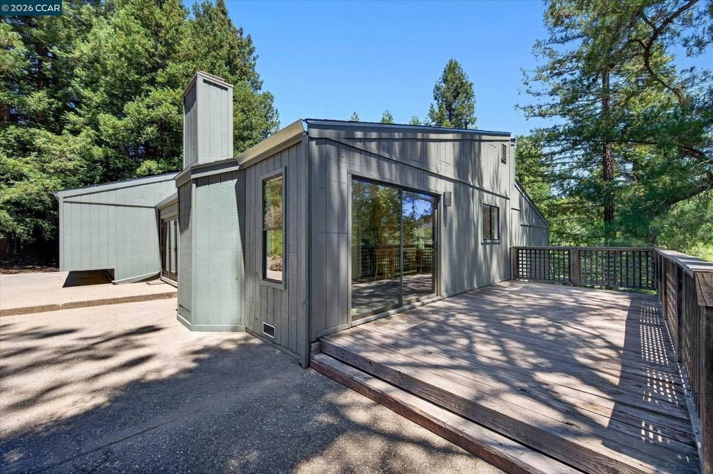 Image 2 of property listing at 53 Sleepy Hollow Ln, Orinda, CA 94563