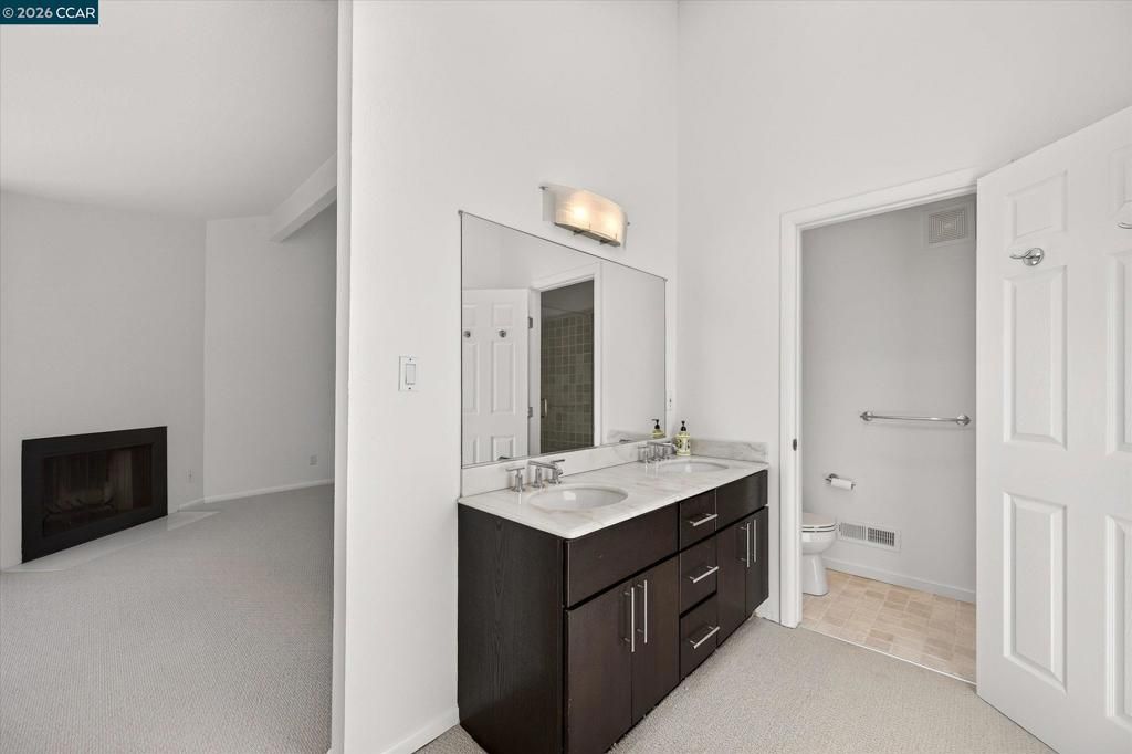 Image 21 of property listing at 53 Sleepy Hollow Ln, Orinda, CA 94563