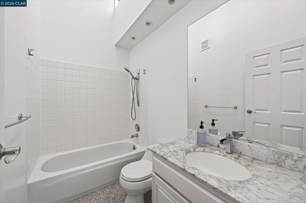 Image 26 of property listing at 53 Sleepy Hollow Ln, Orinda, CA 94563