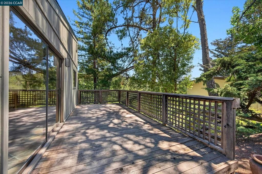 Image 28 of property listing at 53 Sleepy Hollow Ln, Orinda, CA 94563