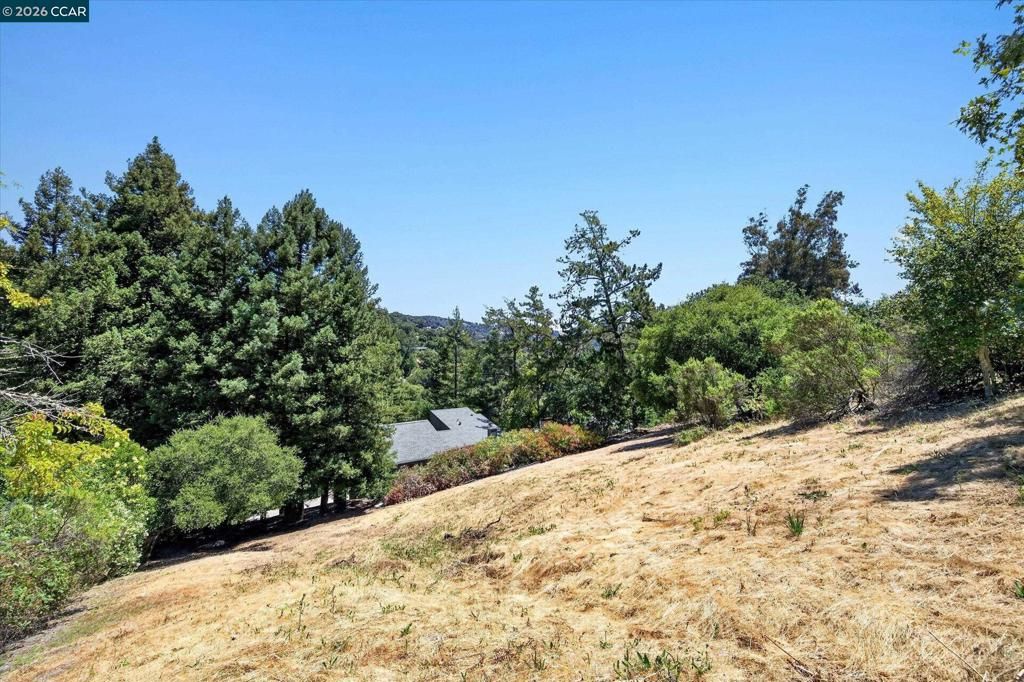 Image 30 of property listing at 53 Sleepy Hollow Ln, Orinda, CA 94563