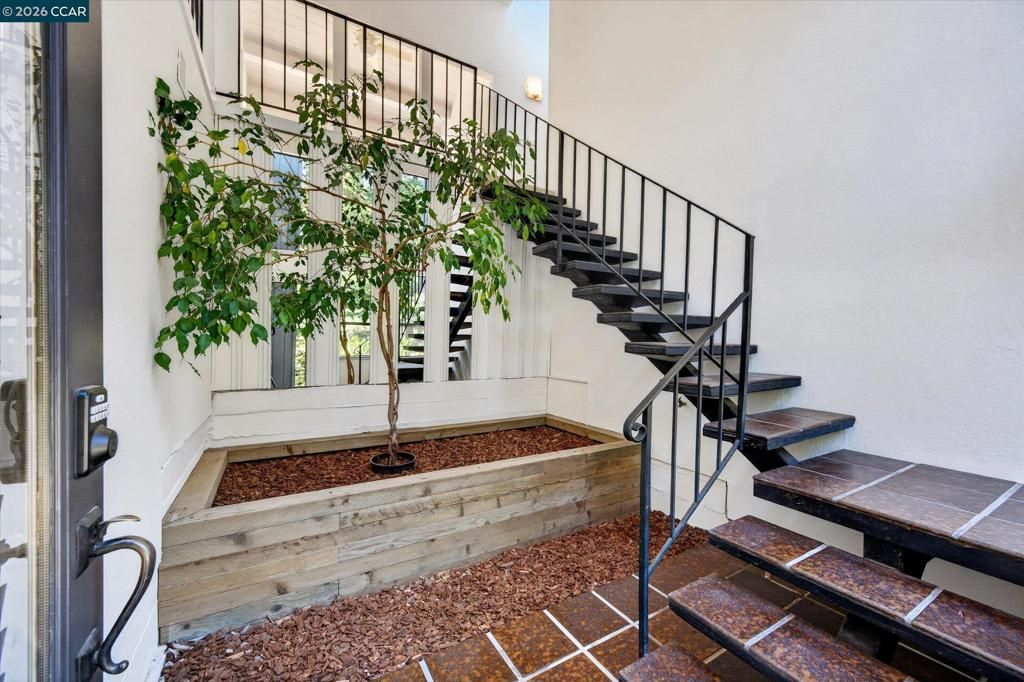 Image 5 of property listing at 53 Sleepy Hollow Ln, Orinda, CA 94563