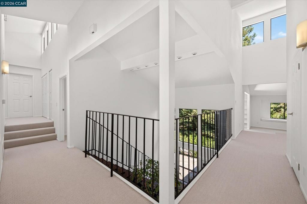 Image 7 of property listing at 53 Sleepy Hollow Ln, Orinda, CA 94563