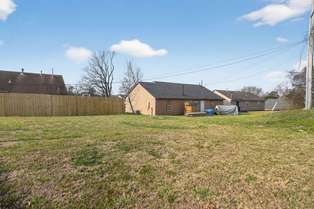 4393 BISHOP HILLS DR, Memphis, TN 38128