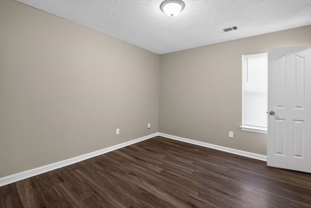 4393 BISHOP HILLS DR, Memphis, TN 38128