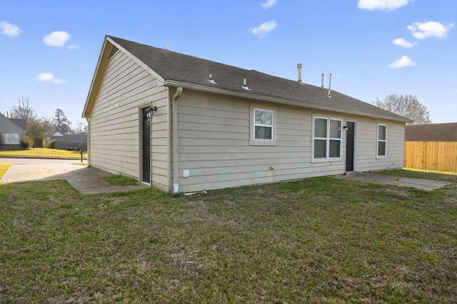 4393 BISHOP HILLS DR, Memphis, TN 38128