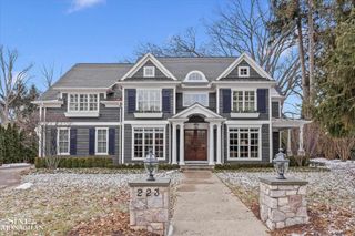 223 Cloverly Road, Grosse Pointe Farms, MI 48236