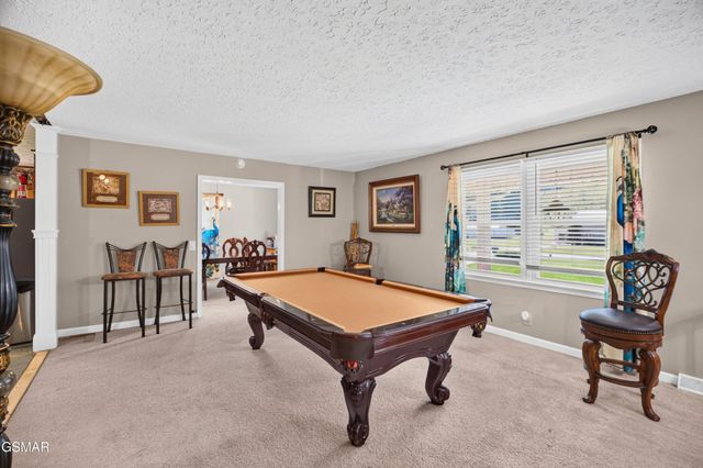 819 Redwood Drive, Mount Carmel, TN 37645