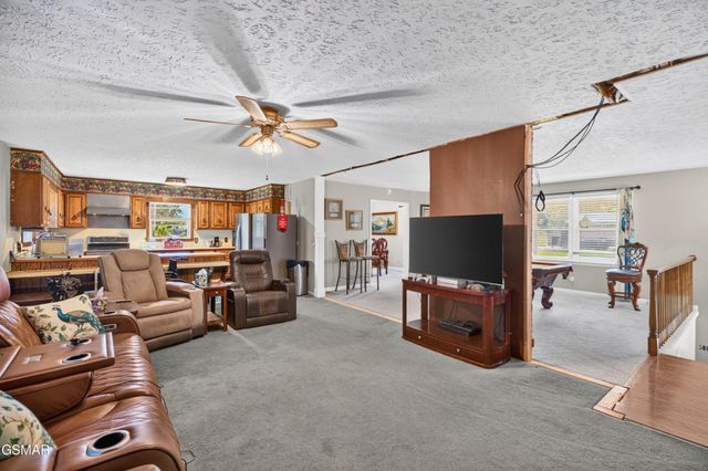 819 Redwood Drive, Mount Carmel, TN 37645