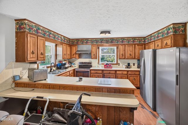 819 Redwood Drive, Mount Carmel, TN 37645