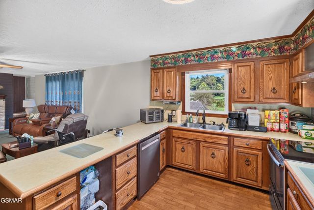 819 Redwood Drive, Mount Carmel, TN 37645