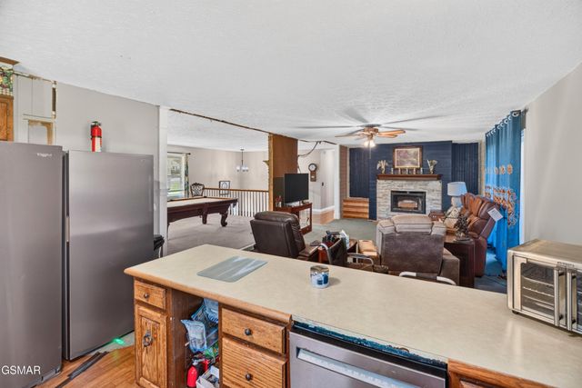 819 Redwood Drive, Mount Carmel, TN 37645