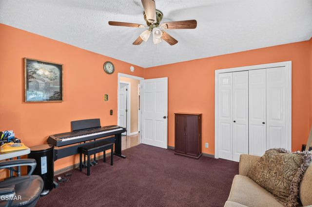 819 Redwood Drive, Mount Carmel, TN 37645