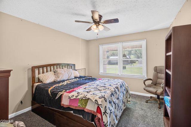 819 Redwood Drive, Mount Carmel, TN 37645