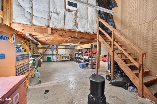 819 Redwood Drive, Mount Carmel, TN 37645