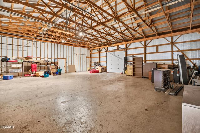 819 Redwood Drive, Mount Carmel, TN 37645