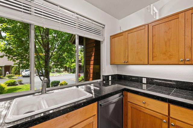1277 Highland View Loop, Redmond, OR 97756