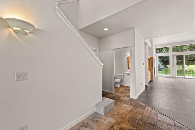 1277 Highland View Loop, Redmond, OR 97756