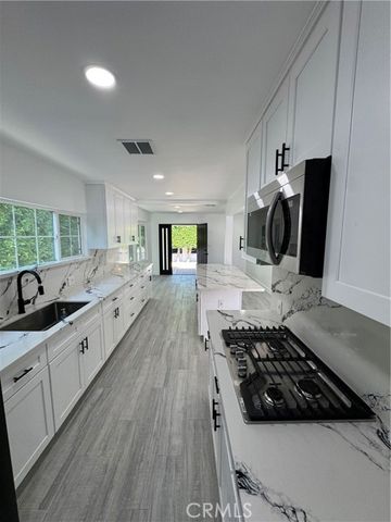 5230 Seville Avenue, Encino (los Angeles), CA 91436