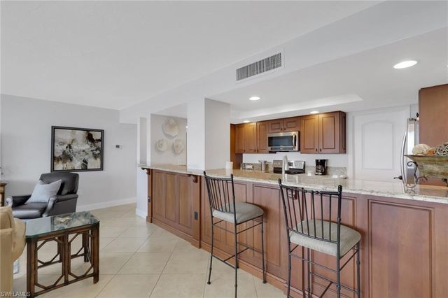 10420 Gulf Shore DR 162, Naples, FL 34108