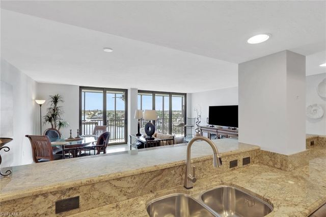10420 Gulf Shore DR 162, Naples, FL 34108
