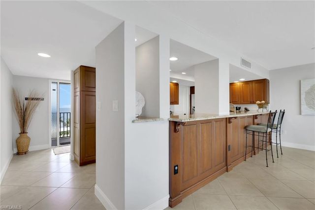 10420 Gulf Shore DR 162, Naples, FL 34108