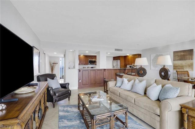 10420 Gulf Shore DR 162, Naples, FL 34108