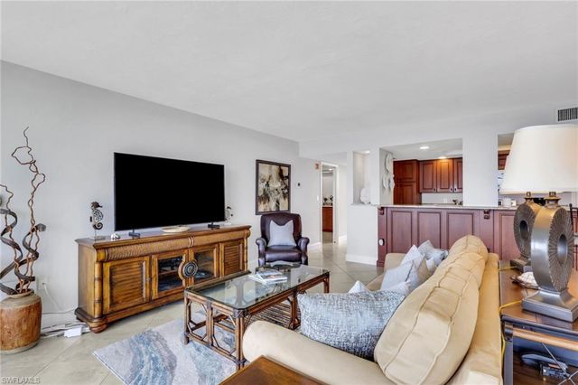 10420 Gulf Shore DR 162, Naples, FL 34108