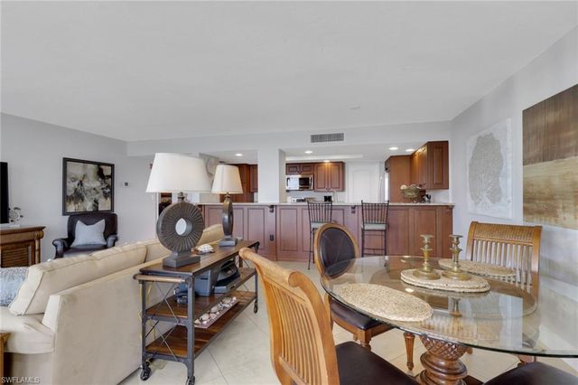 10420 Gulf Shore DR 162, Naples, FL 34108