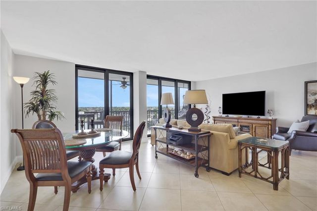 10420 Gulf Shore DR 162, Naples, FL 34108