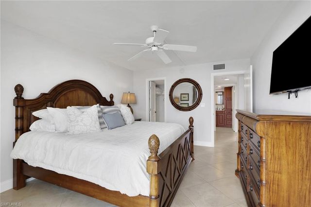 10420 Gulf Shore DR 162, Naples, FL 34108