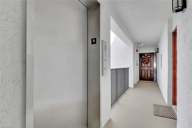 10420 Gulf Shore DR 162, Naples, FL 34108
