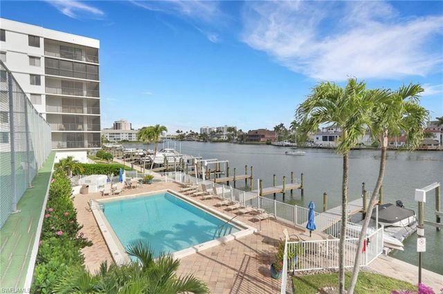 10420 Gulf Shore DR 162, Naples, FL 34108