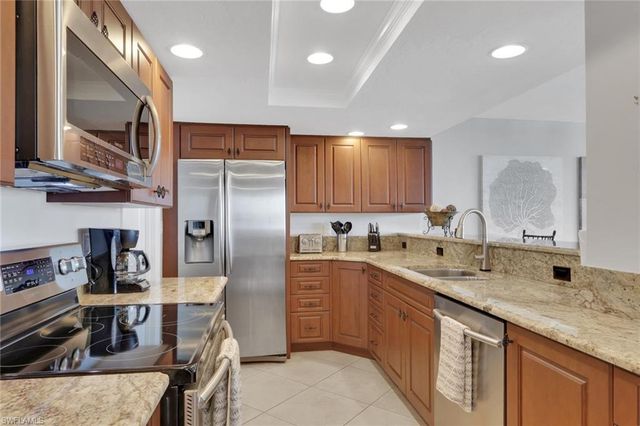 10420 Gulf Shore DR 162, Naples, FL 34108