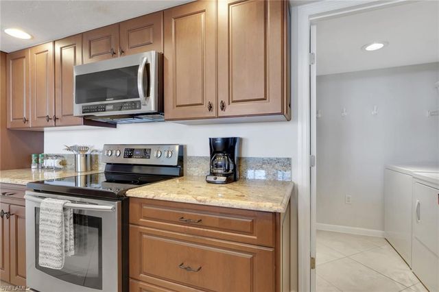 10420 Gulf Shore DR 162, Naples, FL 34108