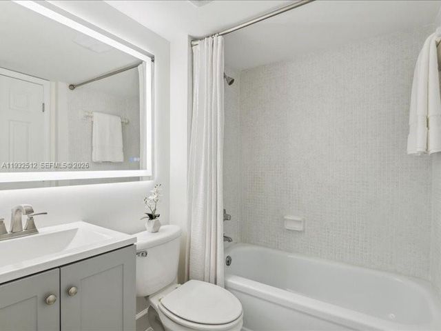 103 Royal Park Dr 1G, Oakland Park, FL 33309