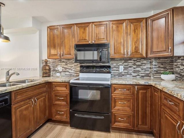 103 Royal Park Dr 1G, Oakland Park, FL 33309