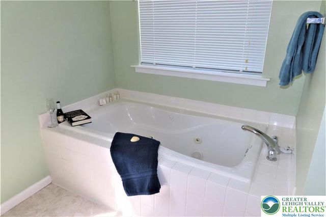 6810 Hunt Drive, Macungie Boro, PA 18062