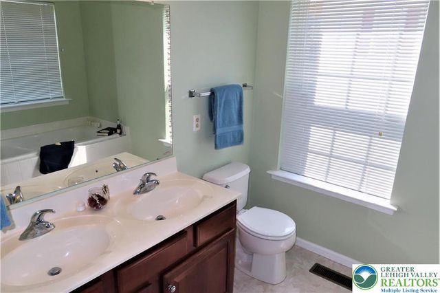 6810 Hunt Drive, Macungie Boro, PA 18062