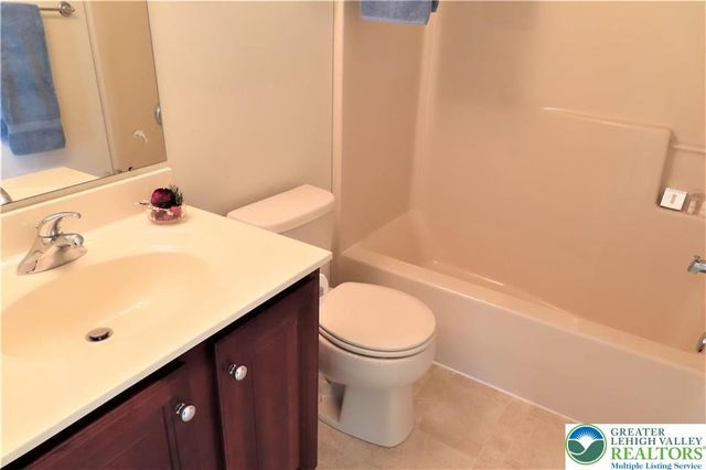 6810 Hunt Drive, Macungie Boro, PA 18062